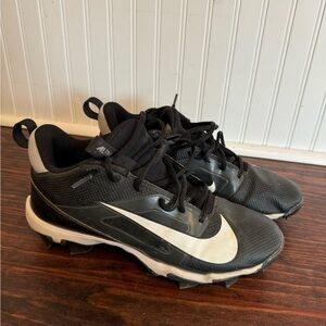 Nike Alpha Menace 4 Shark
Big Kids' Football Cleats, Black, Youth Size 6Y